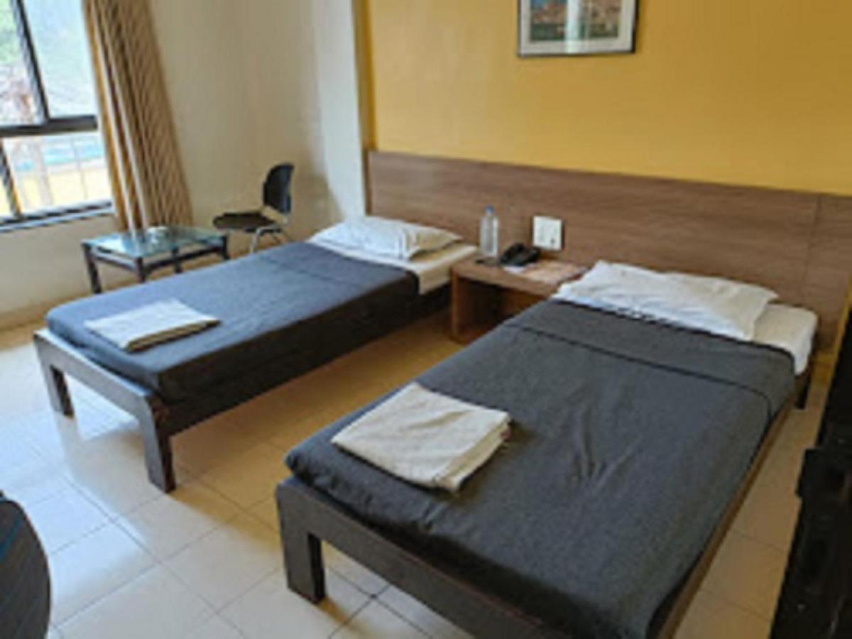 Hotel Abhishek ,Nashik Ngoại thất bức ảnh