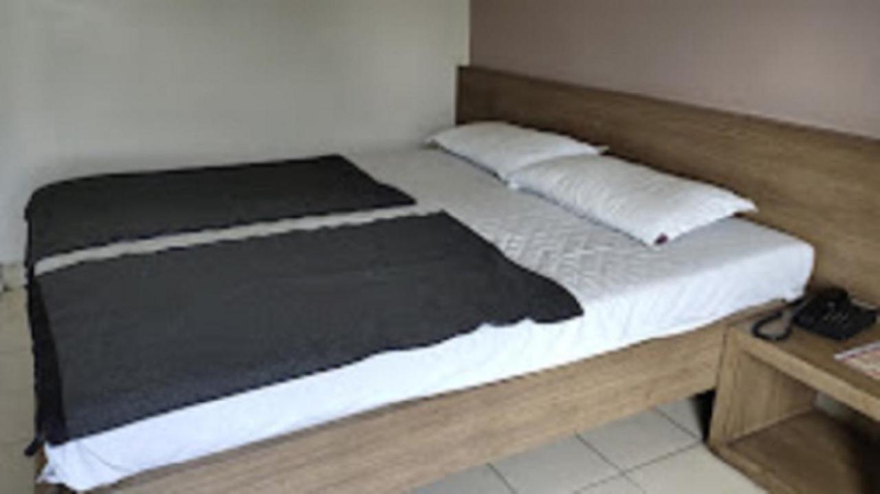 Hotel Abhishek ,Nashik Ngoại thất bức ảnh