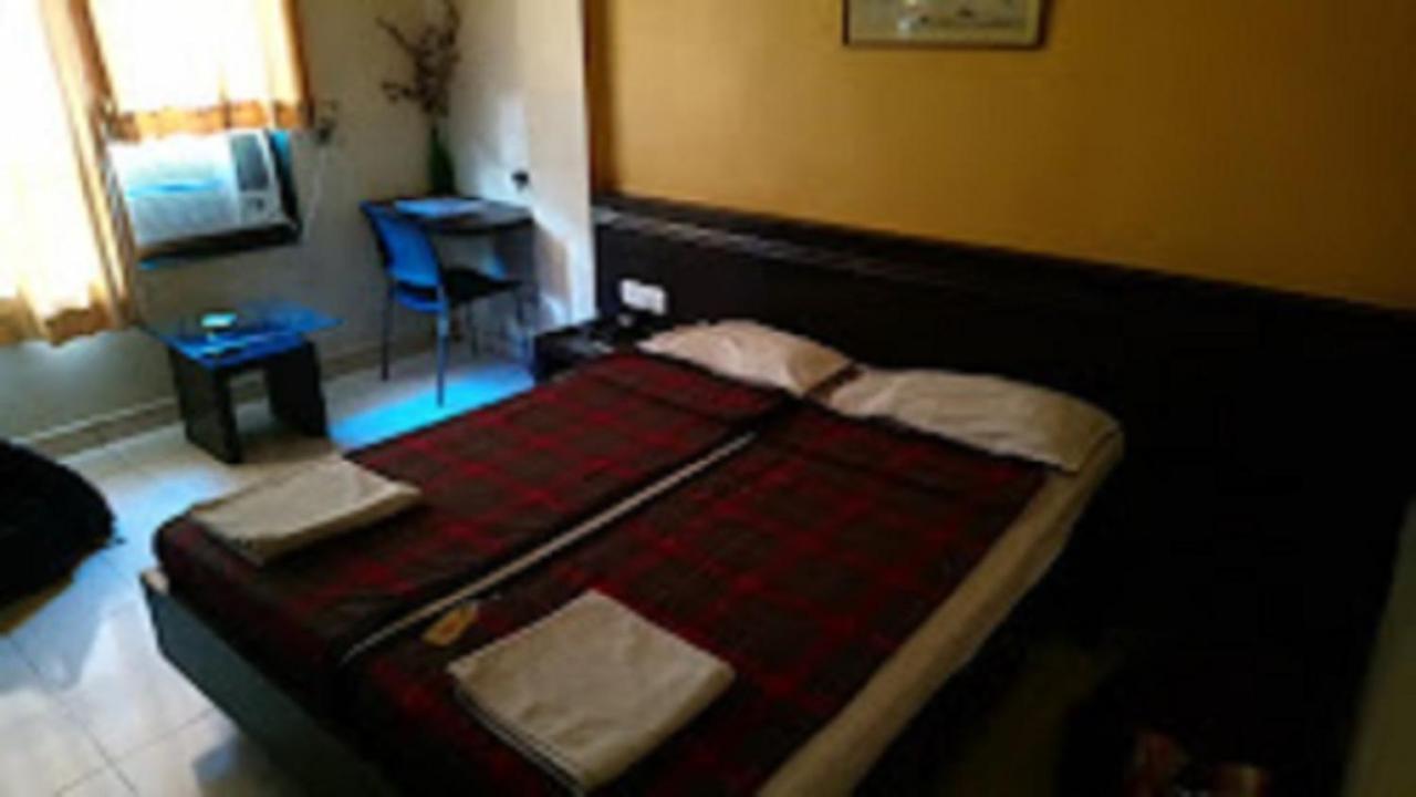 Hotel Abhishek ,Nashik Ngoại thất bức ảnh